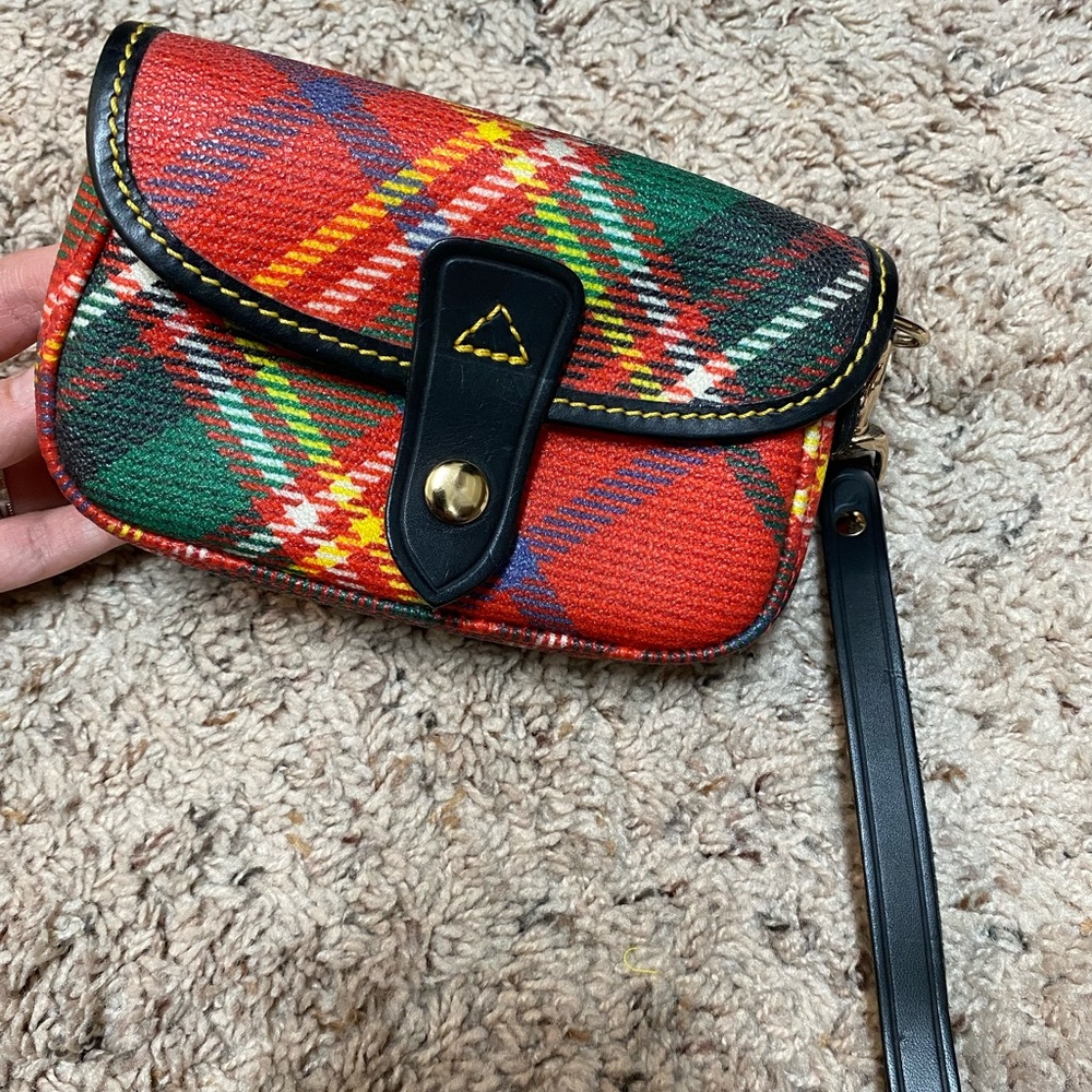 Dooney & Bourke wrist bag